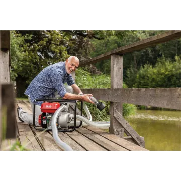 Benzínové čerpadlo AL-KO BMP 30000 pri čerpaní