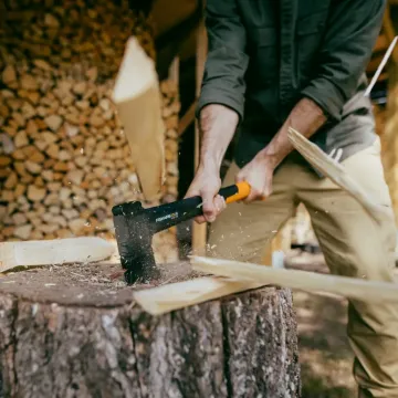 Univerzálna sekera Fiskars X24 - M