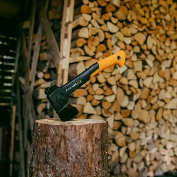 Univerzálna sekera Fiskars X14