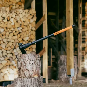 Káľacia sekera Fiskars X37