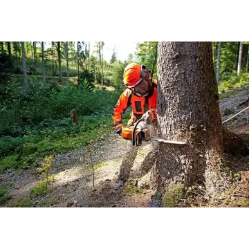 STIHL MS 500i W pri práci v lese