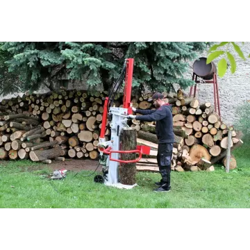 Štiepačka na drevo VARI SUPER FORCE 14 pri práci