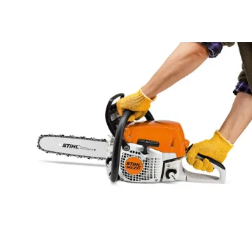 Správne držanie píly STIHL MS 231